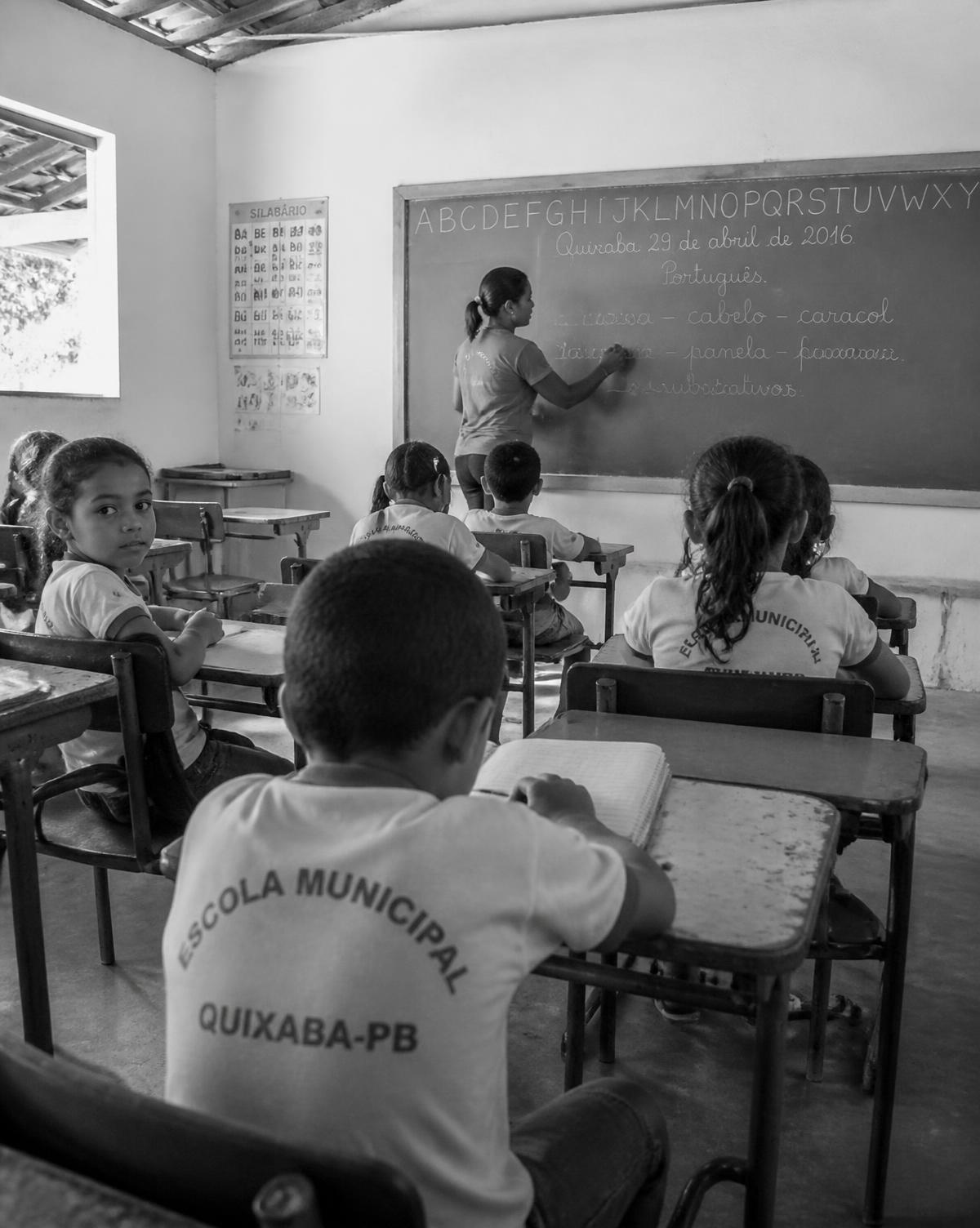 Cássia do Moinho em caminhada pelo interior de Pernambuco
